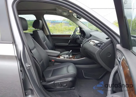 2015 BMW X3 xDrive28I z USA, uszkodzony, nr VIN 5UXWX9C54F0D51652